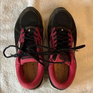 Brooks Women's Black and Pink Athletic Shoes